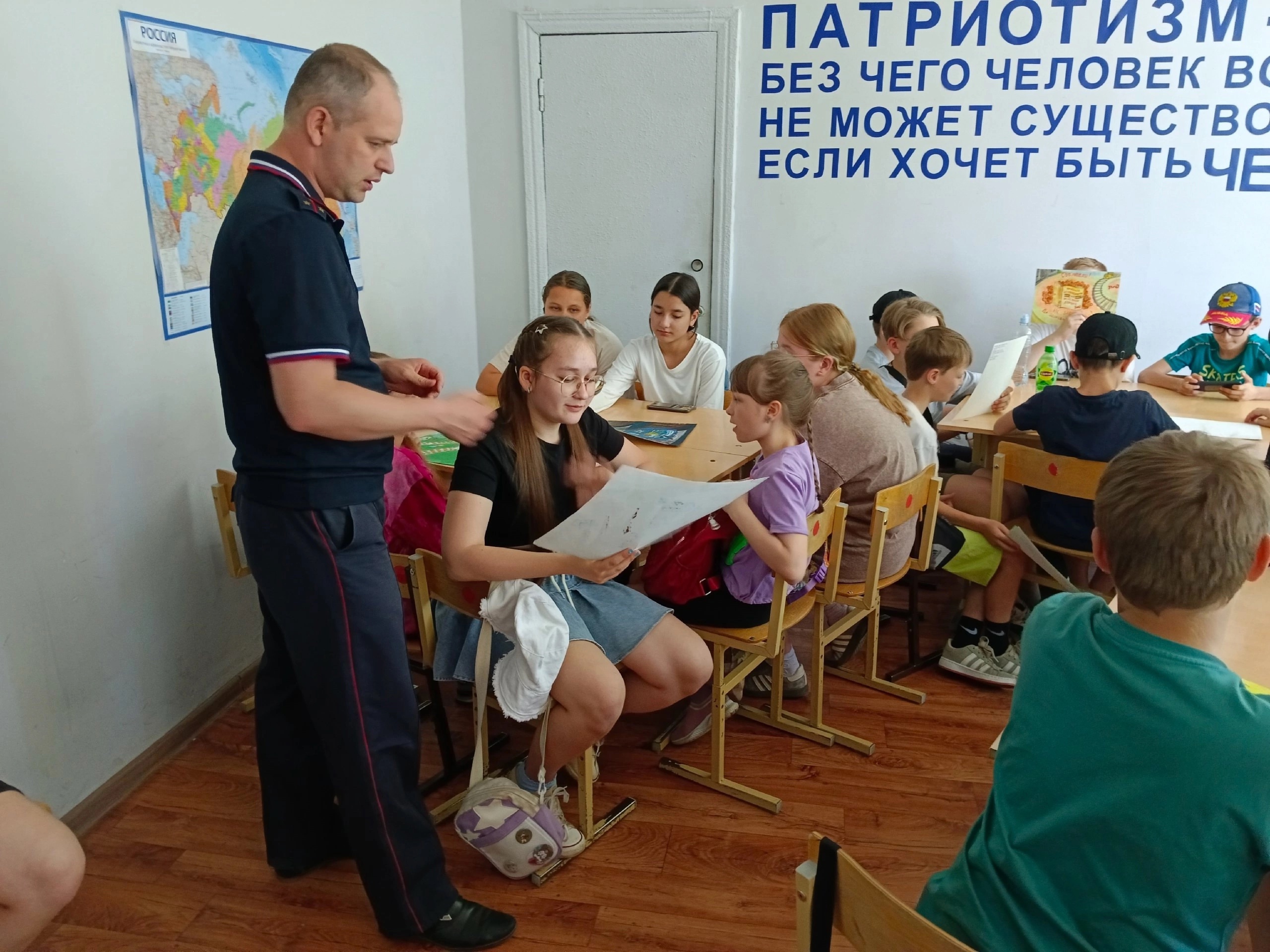 Профилактическая беседа о безопасности на железной дороге.