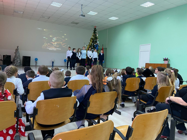 26 декабря в школе МАОУ СОШ 33 корпус 2 прошёл долгожданный Новогодний утренник для учащихся начального звена.