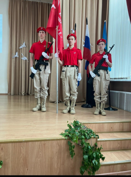 7 мая в МАОУ СОШ №33 города Тамбова прошла акция «Бессмертный полк», ставшая уже традиционной.